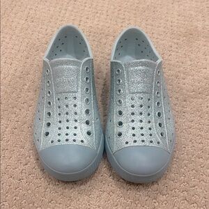 Kids NATIVE Glitter Slip-On Shoes - Blue